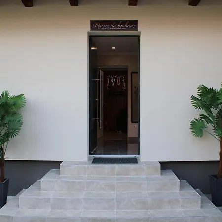 Maison Privative Spa Jacuzzi Sauna Salle De Jeux Weitbruch Exterior photo