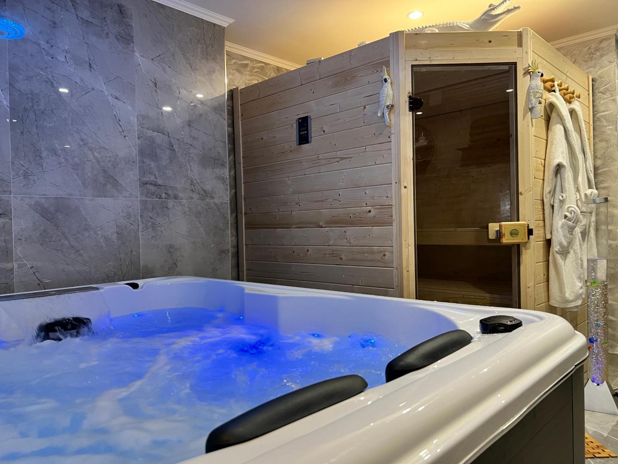 Maison Privative Jacuzzi Sauna Salle De Jeux Ferienhaus