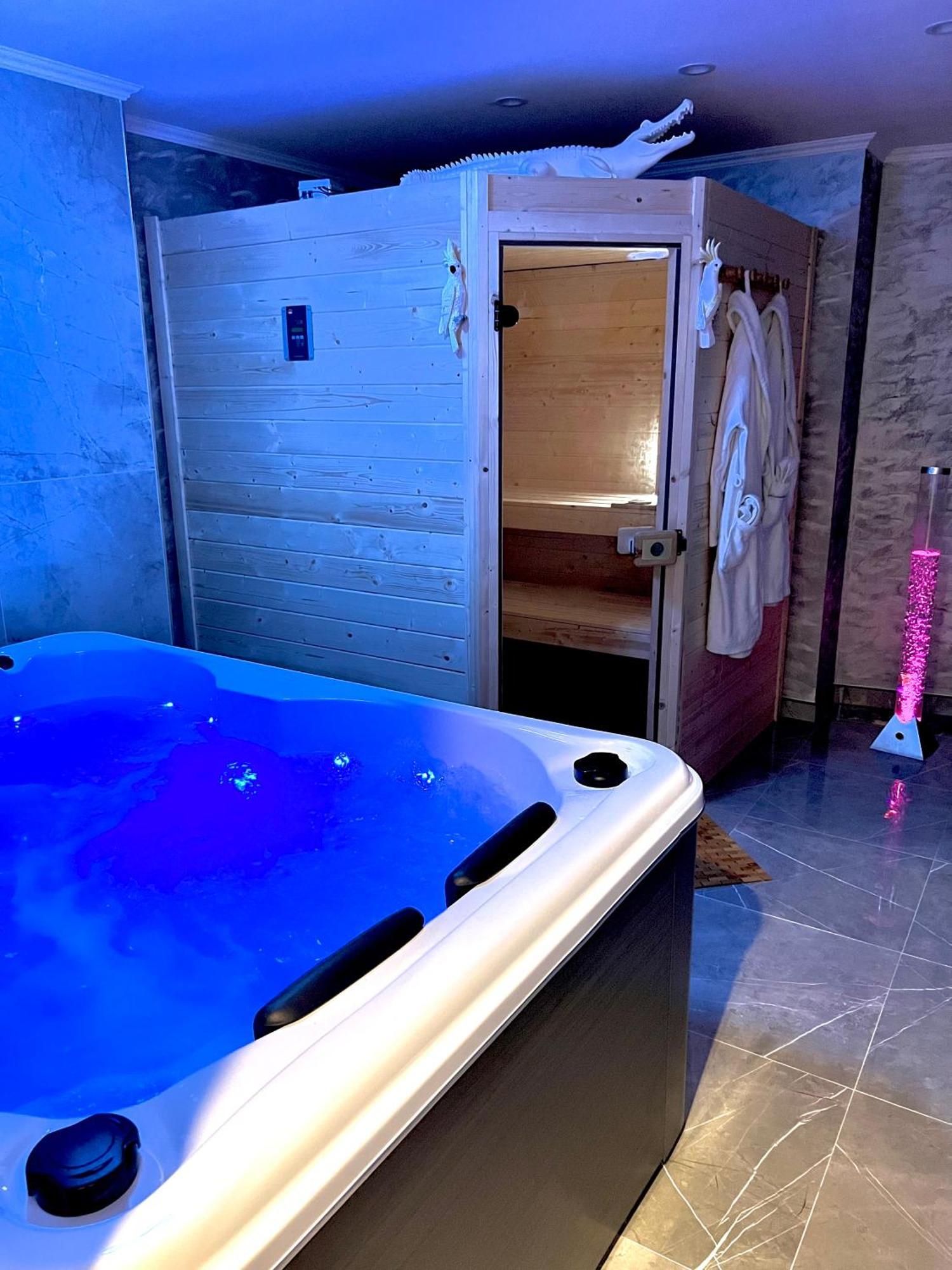 Maison Privative Jacuzzi Sauna Salle De Jeux Ferienhaus *